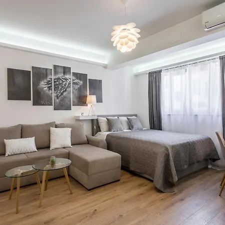 Winterfell Apartment Split